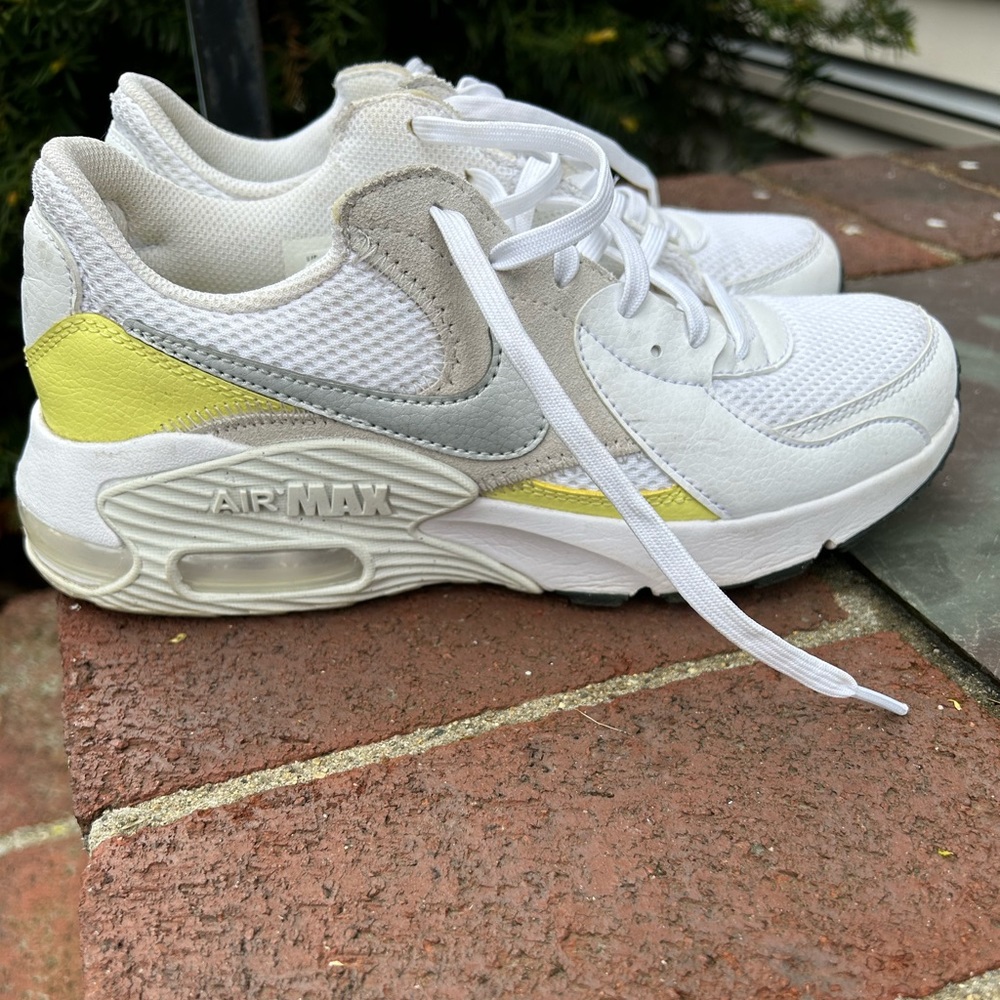 EUC Nike Airmax
